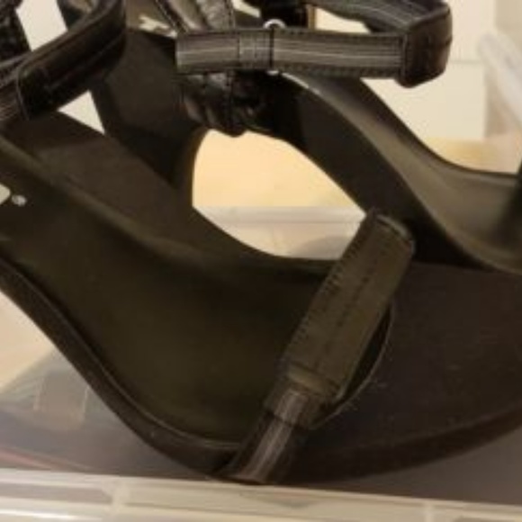 SOLD TSUBO Adjustable Straps Leather Sandals. 10M - Picture 5 of 6